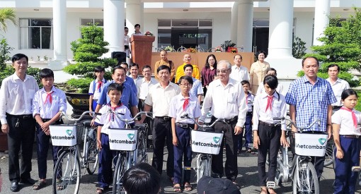 Châu Đốc: Trao 80 xe đạp “Tiếp bước đến trường”