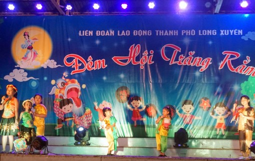 300 thiếu nhi tham gia “Đêm hội trăng rằm”