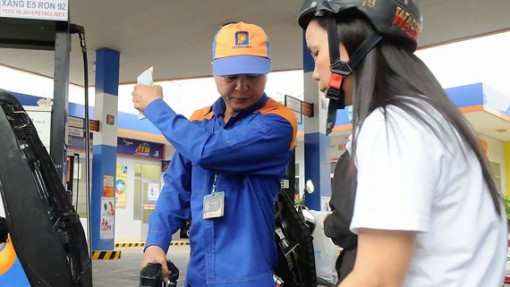 Tiêu thụ xăng E5 tăng đột biến