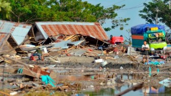 Động đất, sóng thần ở Indonesia: Tổng thống trực tiếp chỉ đạo cứu hộ