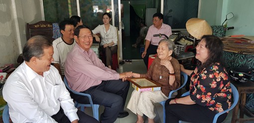 Lãnh đạo TP. Cần Thơ mừng thọ các cụ cao tuổi