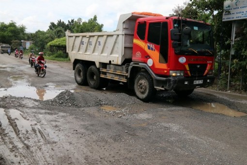 Kiên Giang: Đường vào khu du lịch Hòn Phụ Tử bị "băm nát"