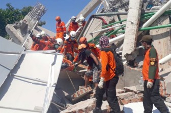 Số nạn nhân thiệt mạng vì động đất-sóng thần tại Indonesia tăng lên 832 người