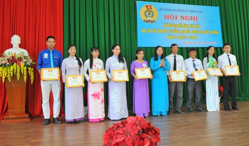 Đoàn viên với các việc làm học tập theo Bác