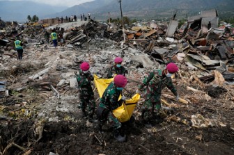 Số người chết do động đất, sóng thần Indonesia tăng lên hơn 1.500