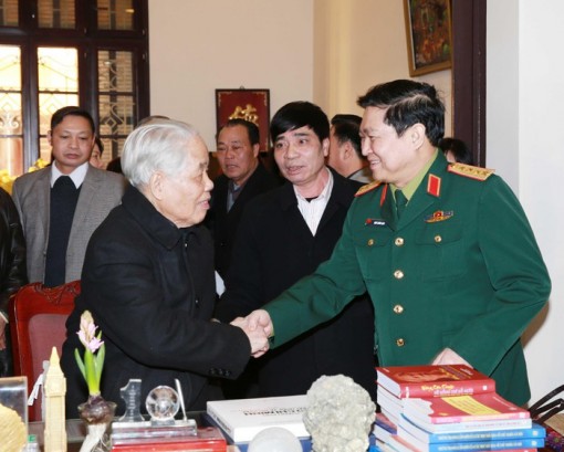 Đồng chí Đỗ Mười - nhà lãnh đạo mẫu mực, hết lòng vì sự nghiệp quốc phòng và xây dựng Quân đội nhân dân