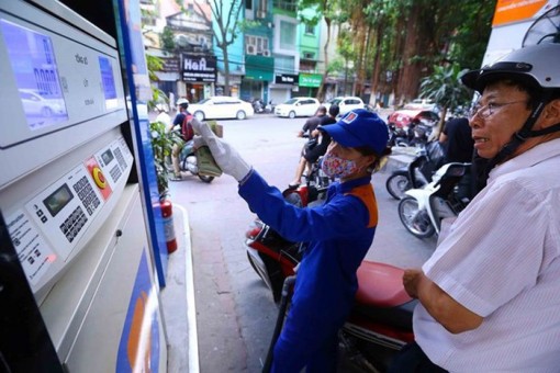 Giá xăng tăng gần 700 đồng, mạnh nhất từ đầu năm đến nay