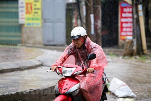 Chiều tối và đêm 7-10, nhiều khu vực trong cả nước có mưa và dông