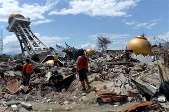 Đã có hơn 2.000 người chết trong vụ động đất, sóng thần ở Indonesia