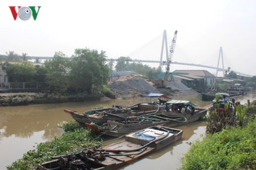 Tiền Giang, Bến Tre bắt giữ nhiều đối tượng khai thác cát trái phép