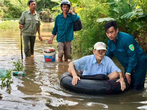 Người dân khốn đốn vì vỡ đê