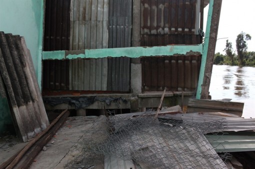 Long An: Nhiều điểm sạt lở