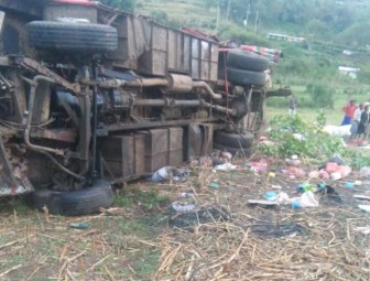 Tai nạn khảm khốc: Xe buýt lật khiến 51 người thiệt mạng