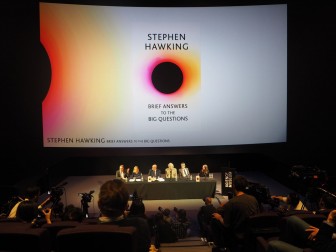 Phát hành toàn cầu cuốn sách cuối cùng của 'ông hoàng vật lý' Stephen Hawking