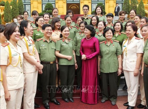 Quyền Chủ tịch nước Đặng Thị Ngọc Thịnh gặp mặt đại biểu nữ cán bộ, chiến sĩ Công an nhân dân tiêu biểu