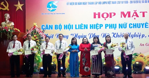 Họp mặt cán bộ Hội Phụ nữ và phát động “Ngày phụ nữ khởi nghiệp, sáng tạo”