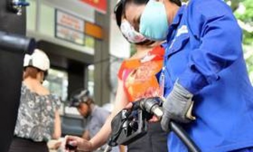 Giá xăng có thể giảm mạnh vào thứ Hai