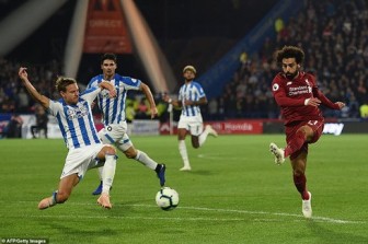 Salah lập công, Liverpool nhẹ nhàng đánh bại Huddersfield