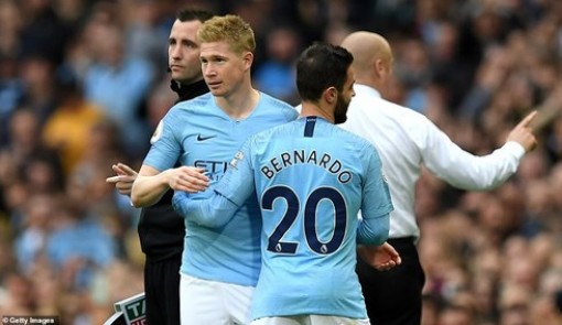 Thắng đậm Burnley, Man City giữ vững ngôi đầu Premier League