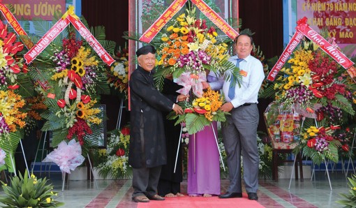 Xây dựng Đảng vùng đồng bào tôn giáo