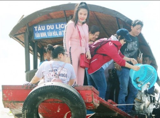 Bến Tre: Hơn 2 tấn cá được thả về sông để tái tạo nguồn lợi thủy sản