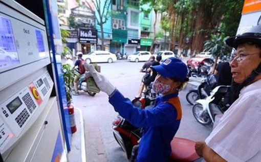 Giá xăng giảm hơn 200 đồng/lít