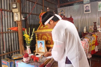 Tai nạn điện giật, mẹ tử vong, con gái có nguy cơ tháo khớp 2 chân