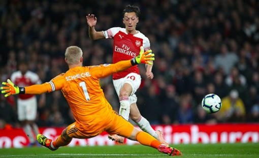 Thắng ngược Leicester, Arsenal vào top 4
