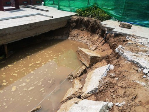 Đường kè sông Tiền ở Tiền Giang bị sụt lún ?