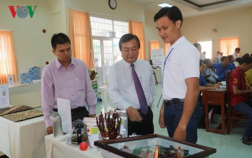 Ông Bí thư Tỉnh ủy truyền lửa khởi nghiệp ở vùng đất sen hồng