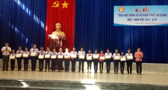 197 học sinh Châu Phú được nhận học bổng Xổ số kiến thiết An Giang đợt I, năm học 2018-2019