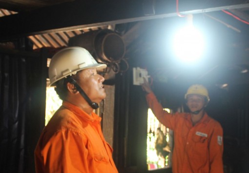 Quy định giá bán buôn điện tại chợ là 2.200 đồng/kWh