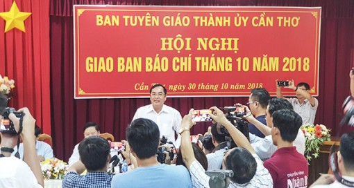 Vụ đổi 100 USD bị phạt 90 triệu đồng: Quan điểm của Cần Thơ là không bưng bít thông tin