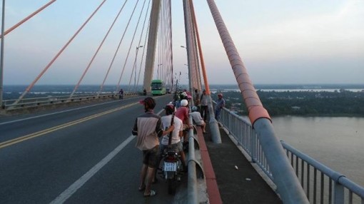 Thăm con xong, một phụ nữ bán vé số gieo mình xuống sông Tiền