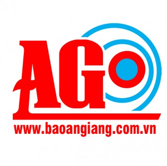 Tặng hơn 500 giỏ xách cho phụ nữ  3 xã cù lao Giêng