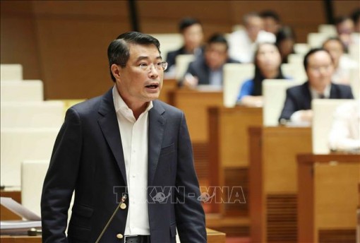 Đẩy nhanh xử lý các ngân hàng yếu kém và nợ xấu