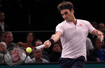 Djokovic và Federer dễ dàng vào tứ kết Paris Masters 2018