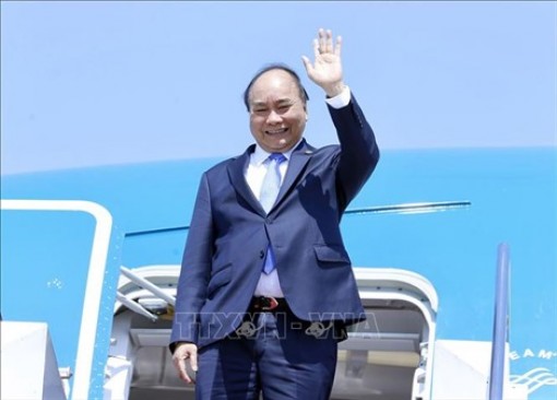 Thủ tướng lên đường tham dự Hội chợ nhập khẩu quốc tế Trung Quốc lần thứ nhất