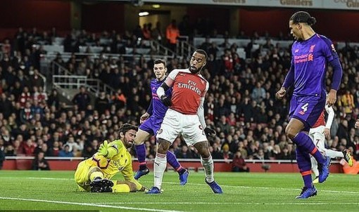 Arsenal hòa Liverpool trong trận cầu mãn nhãn