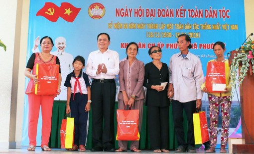 Chủ tịch UB Trung ương MTTQVN dự Ngày hội Đại đoàn kết toàn dân tộc tại huyện Cần Giuộc