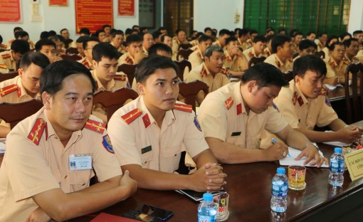 Tập huấn nghiệp vụ cho lực lượng Cảnh sát Giao thông đường bộ