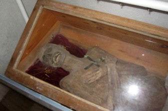 Thi thể chôn bình thường gần 300 năm còn nguyên vẹn như xác ướp