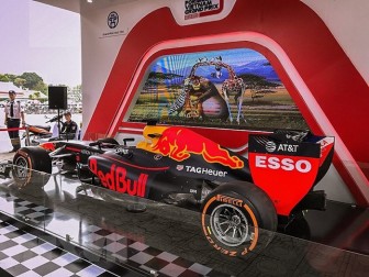 Cận cảnh siêu xe đua F1 'ra mắt' tại Hoàng thành Thăng Long