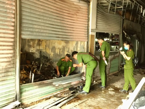 Cần Thơ: Cháy tại chợ An Cư, 6 ki-ốt bị thiêu rụi