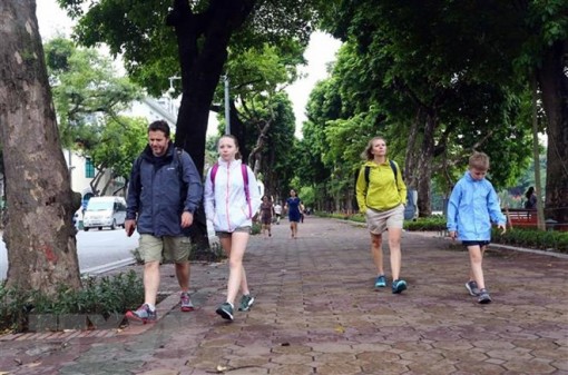 Không khí lạnh yếu dần, Bắc Bộ sáng mưa rải rác, trưa chiều trời nắng