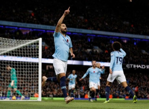 Man City thắng đậm Man Utd, trở lại ngôi đầu Ngoại hạng Anh