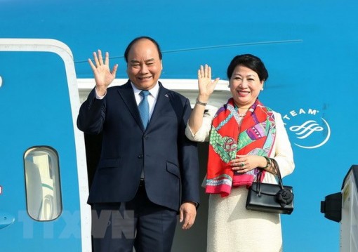Thủ tướng Nguyễn Xuân Phúc lên đường dự Hội nghị Cấp cao ASEAN 33