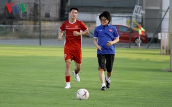 AFF Cup 2018: ĐT Việt Nam hồi hộp chờ tin của Huy Hùng