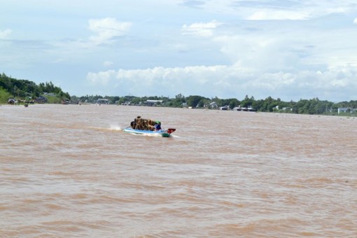 Vẫn còn mưa giông, mực nước xuống thấp