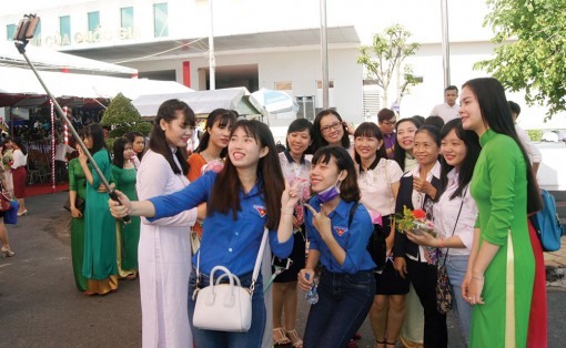Nghĩa tình thầy trò thời mạng xã hội